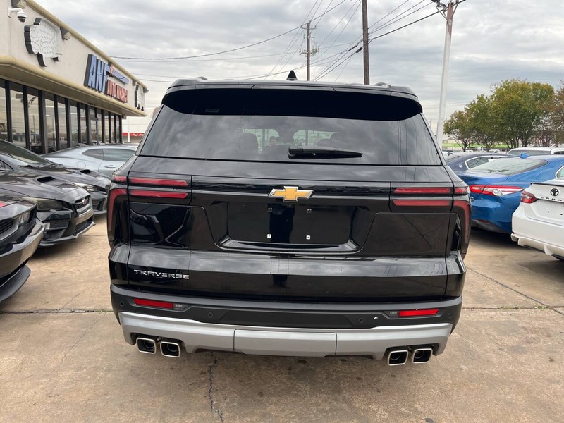 Chevrolet Traverse Vehicle Image 04