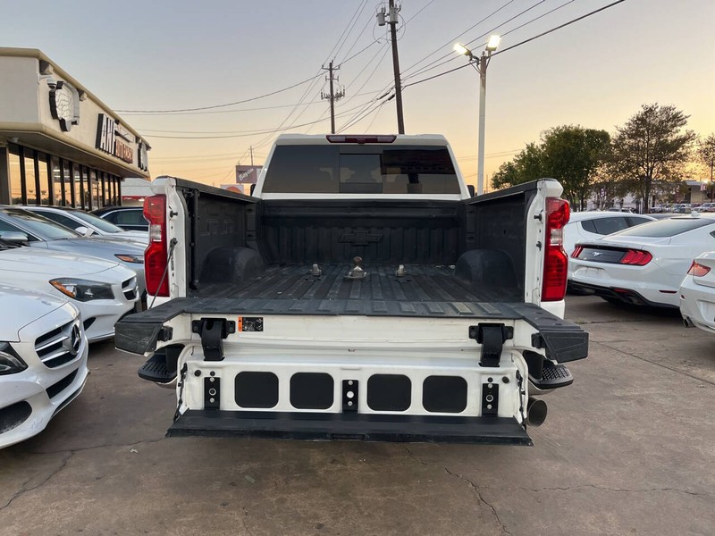 Chevrolet Silverado 2500HD Vehicle Image 09