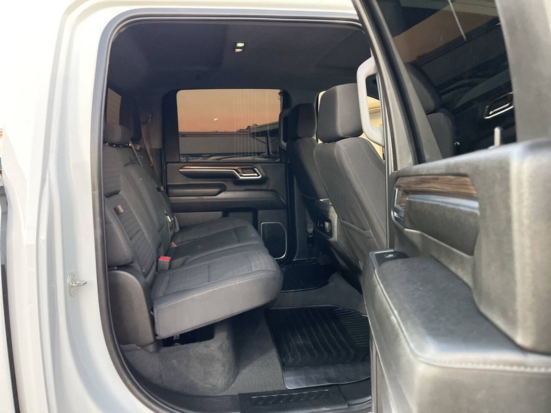 Chevrolet Silverado 2500HD Vehicle Image 11