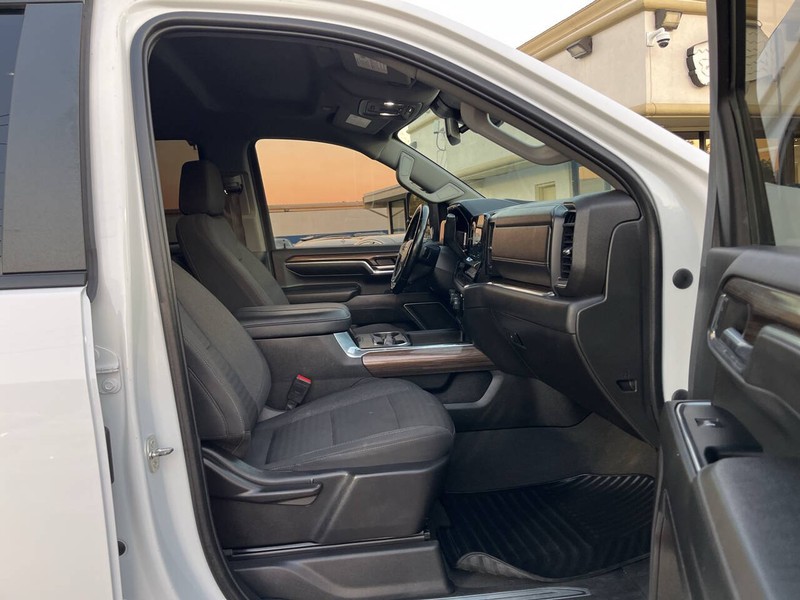 Chevrolet Silverado 2500HD Vehicle Image 12