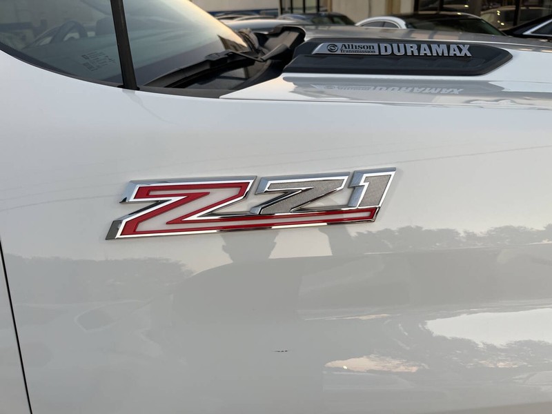 Chevrolet Silverado 2500HD Vehicle Image 13