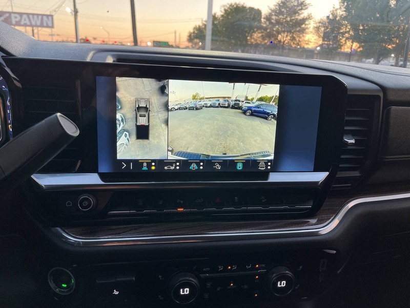 Chevrolet Silverado 2500HD Vehicle Image 15