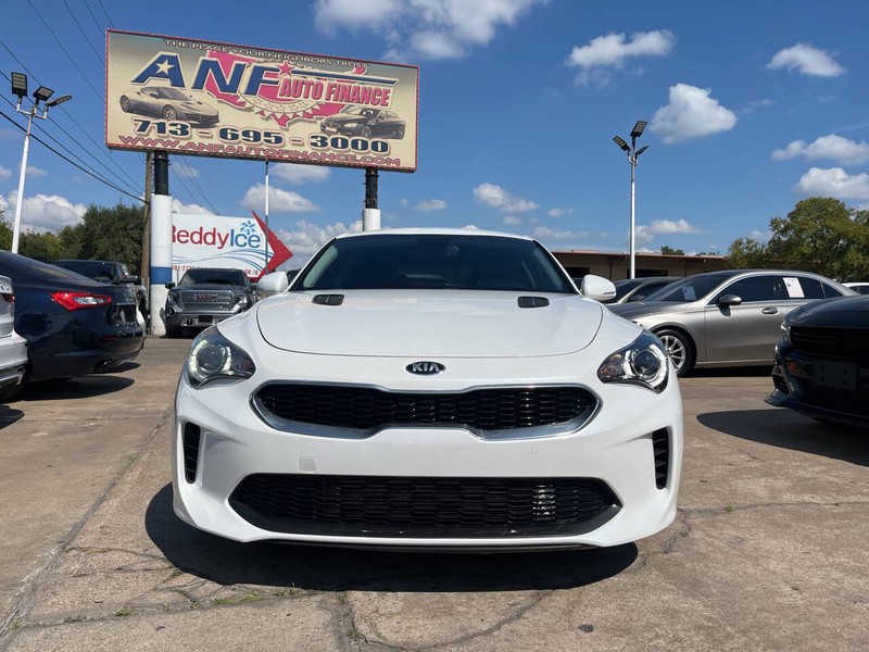 Kia Stinger Vehicle Image 02