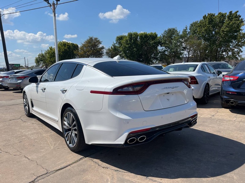Kia Stinger Vehicle Image 03