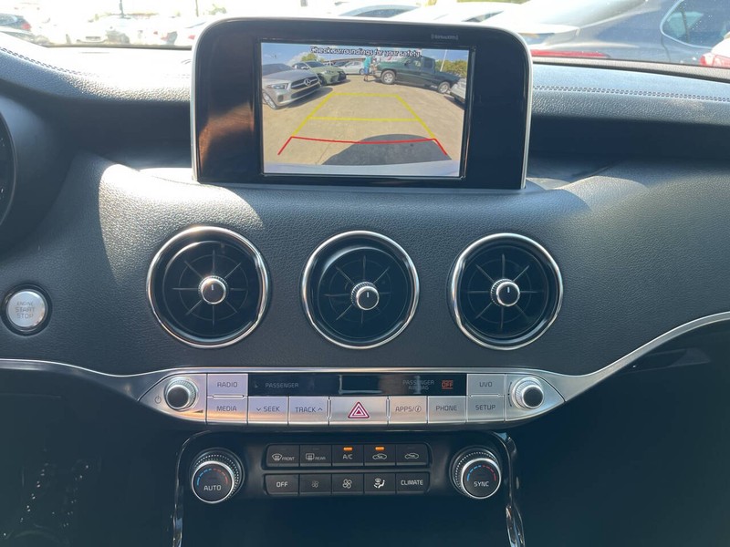 Kia Stinger Vehicle Image 13
