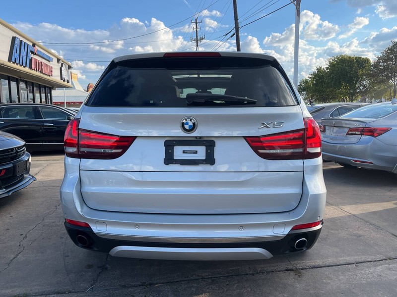 BMW X5 Vehicle Image 04