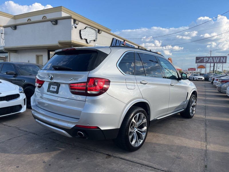 BMW X5 Vehicle Image 05