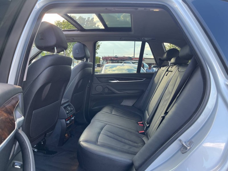 BMW X5 Vehicle Image 08