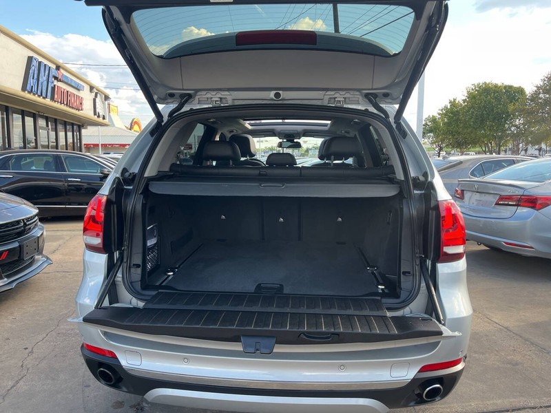 BMW X5 Vehicle Image 09