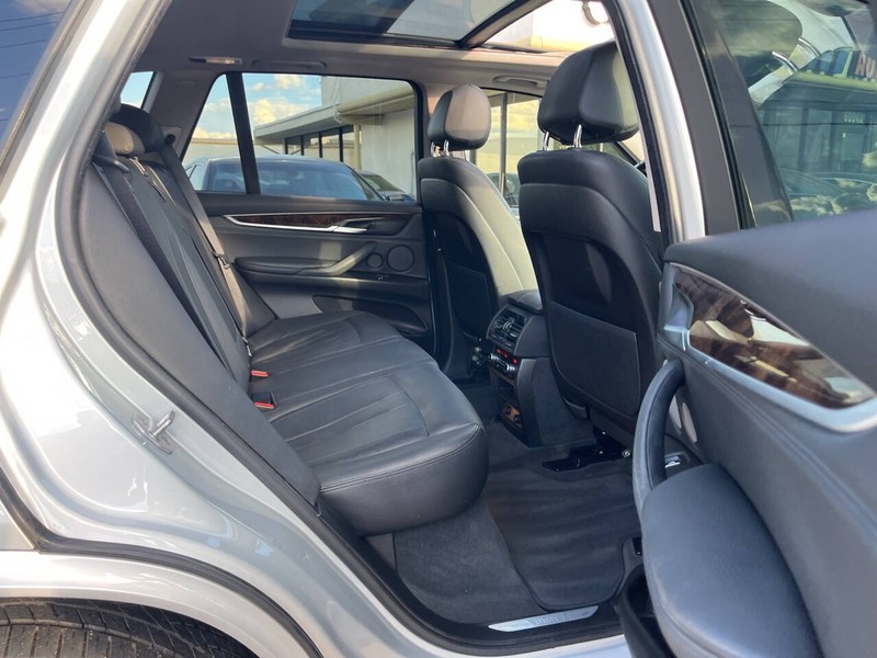 BMW X5 Vehicle Image 10