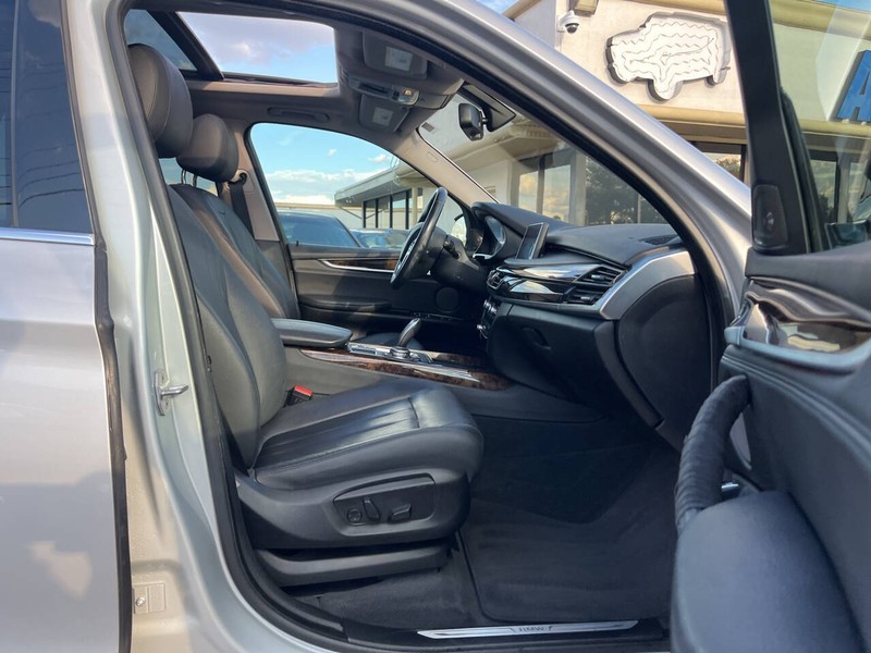 BMW X5 Vehicle Image 11
