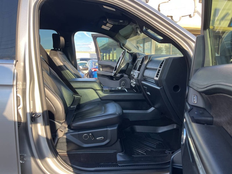 Ford Expedition Max Vehicle Image 12