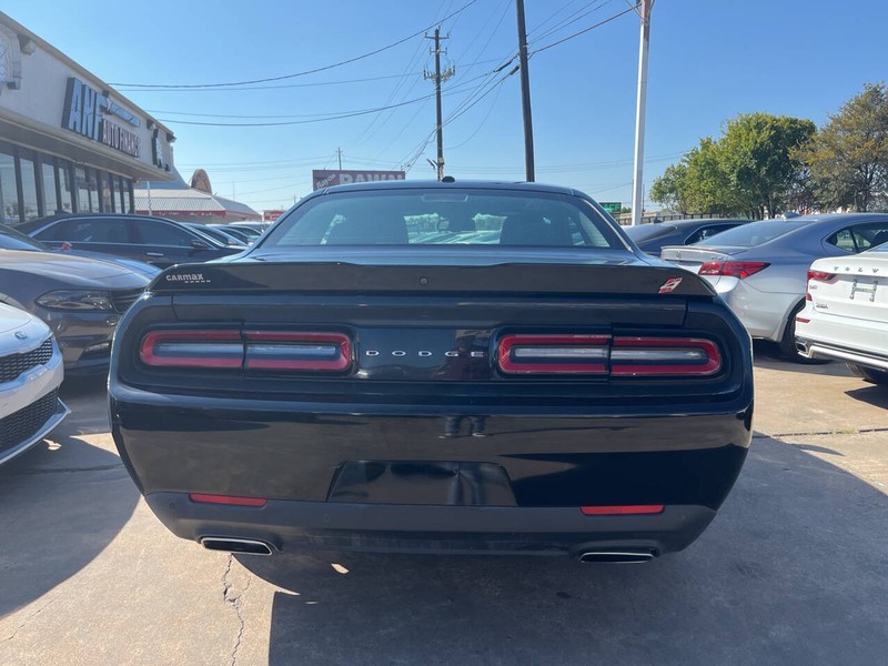 Dodge Challenger Vehicle Image 04