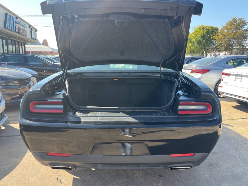 Dodge Challenger Vehicle Image 09