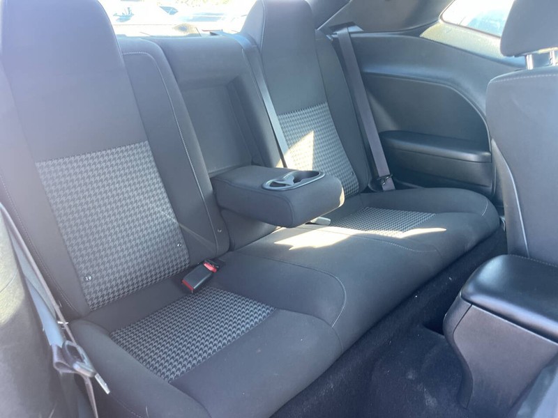 Dodge Challenger Vehicle Image 11