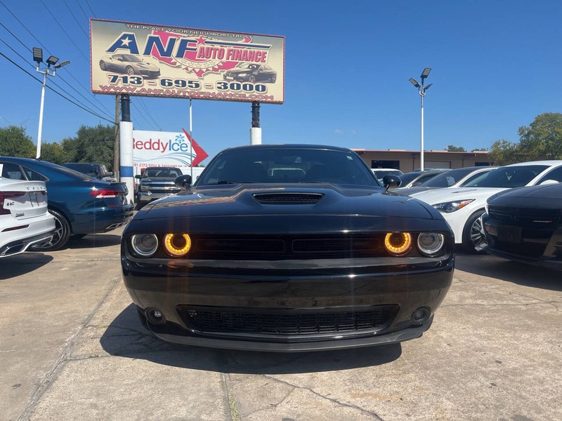 Dodge Challenger Vehicle Image 02