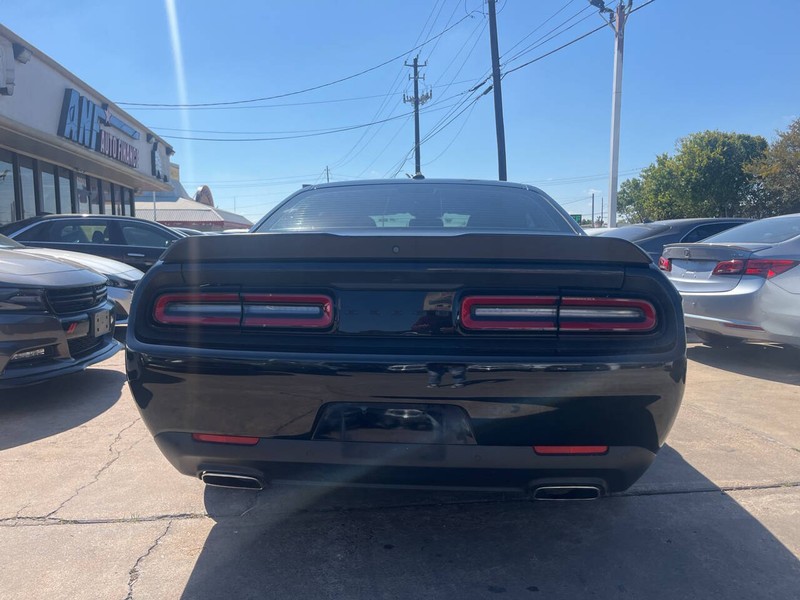Dodge Challenger Vehicle Image 04