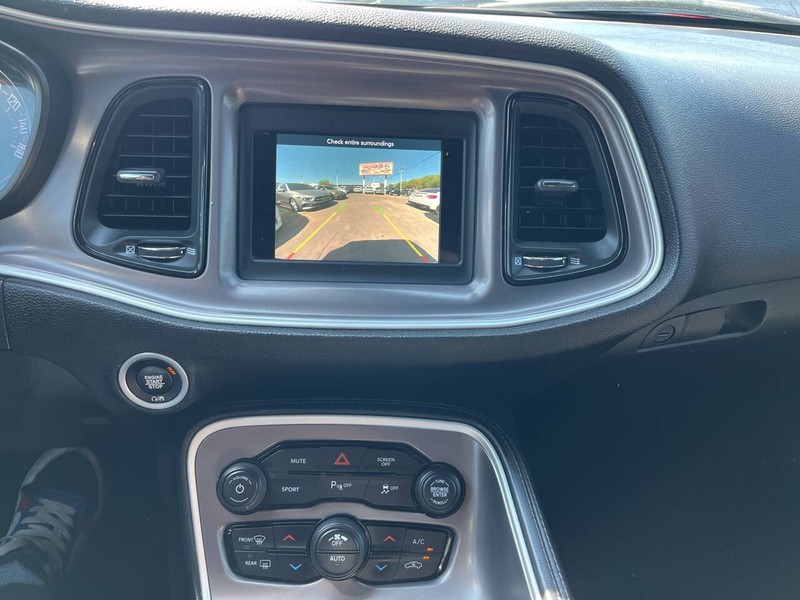 Dodge Challenger Vehicle Image 12