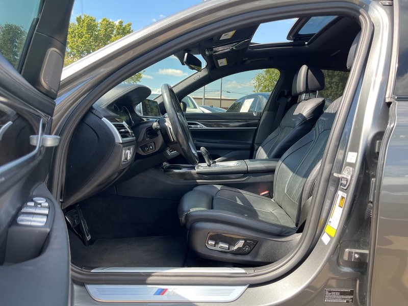 BMW 7 Series Vehicle Image 07