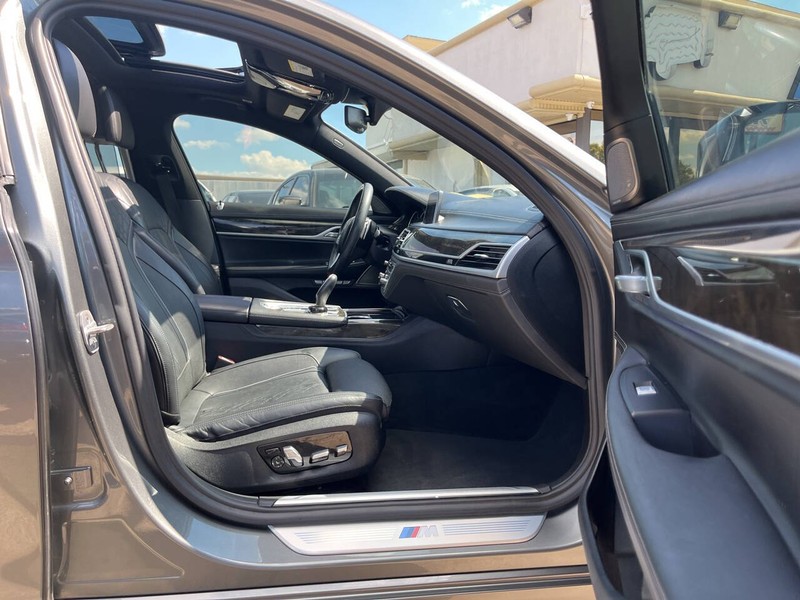 BMW 7 Series Vehicle Image 12
