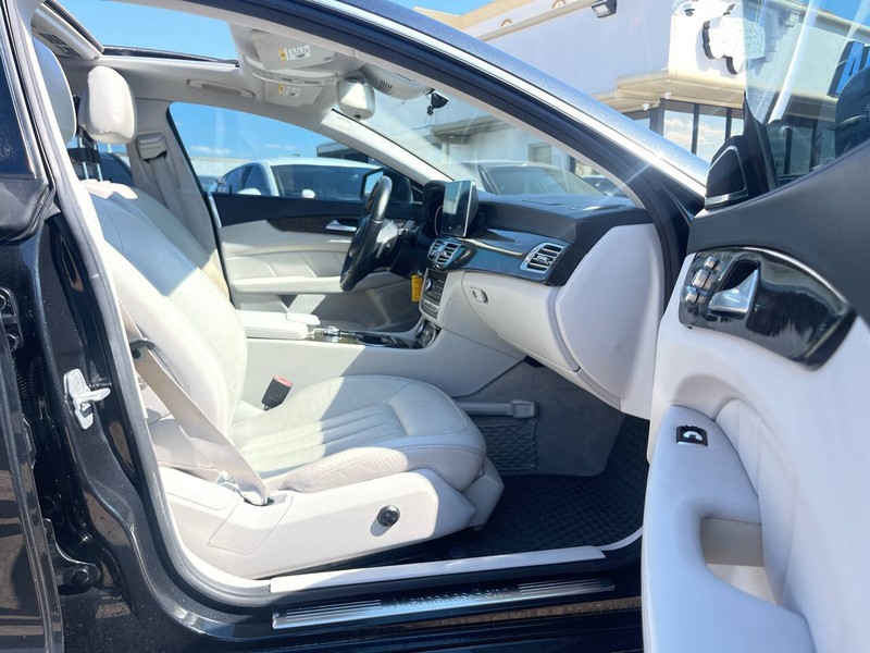 Mercedes-Benz CLS-Class Vehicle Image 11