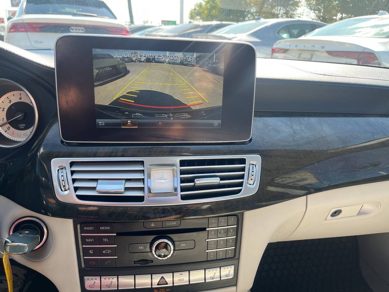 Mercedes-Benz CLS-Class Vehicle Image 12