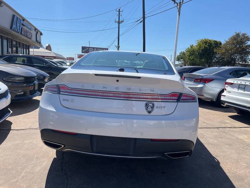 Lincoln MKZ Vehicle Image 04