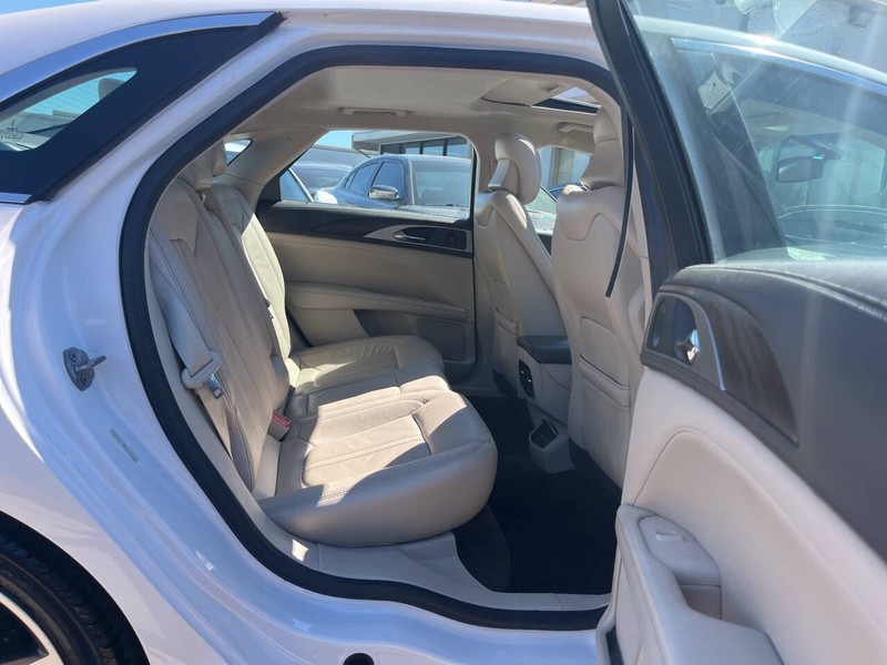 Lincoln MKZ Vehicle Image 10