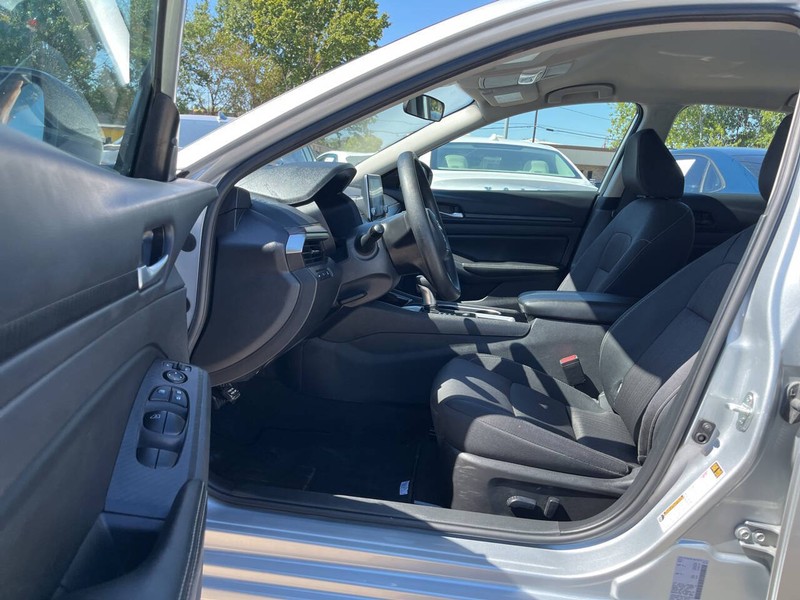Nissan Altima Vehicle Image 07