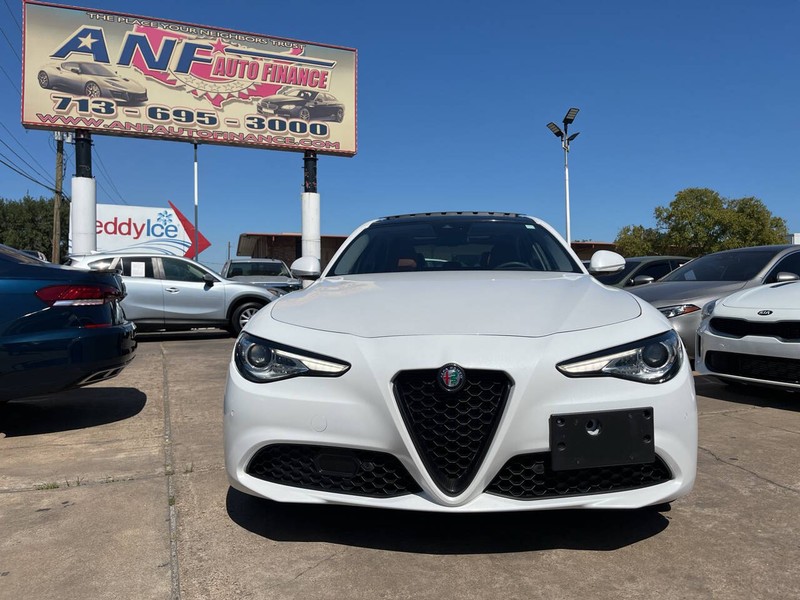 Alfa Romeo Giulia Vehicle Image 02