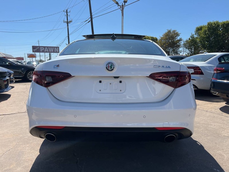 Alfa Romeo Giulia Vehicle Image 04