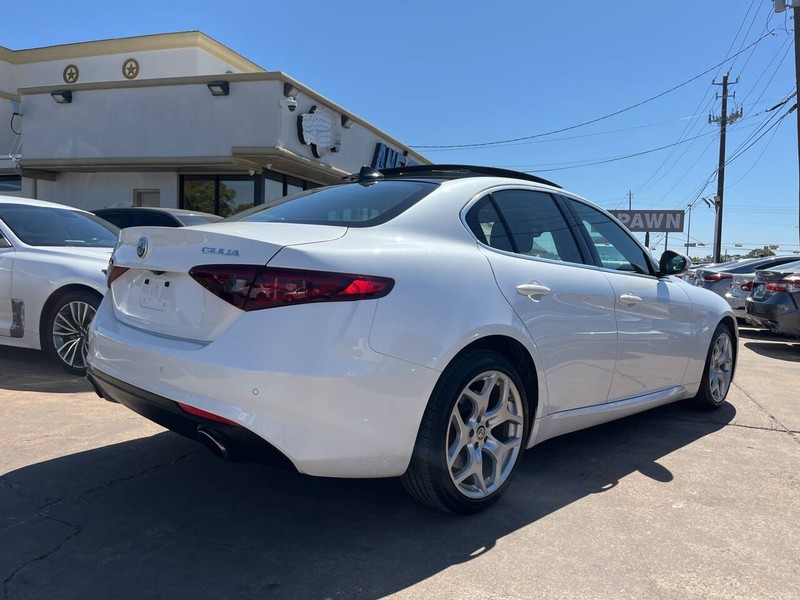 Alfa Romeo Giulia Vehicle Image 05