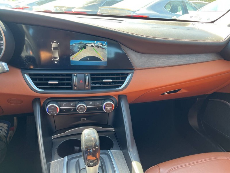 Alfa Romeo Giulia Vehicle Image 14