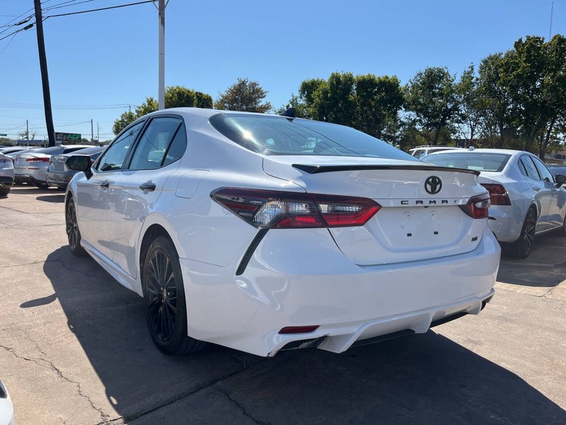 Toyota Camry Vehicle Image 03