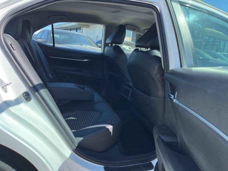 Toyota Camry Vehicle Image 09