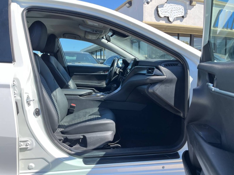 Toyota Camry Vehicle Image 10