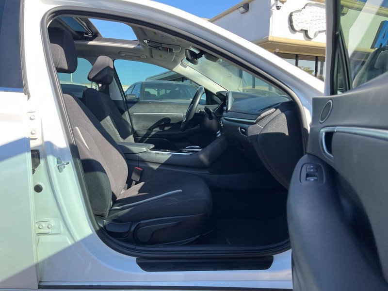 Hyundai Sonata Vehicle Image 10