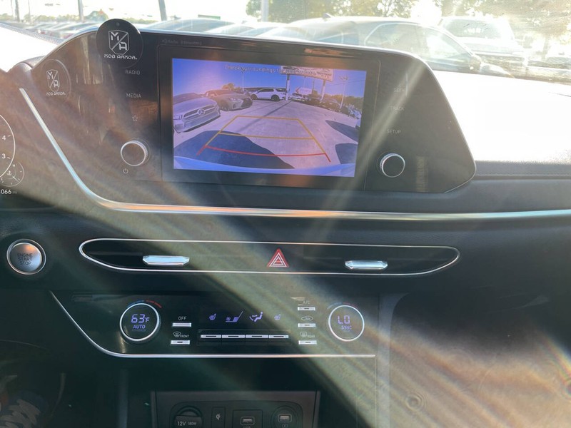 Hyundai Sonata Vehicle Image 11