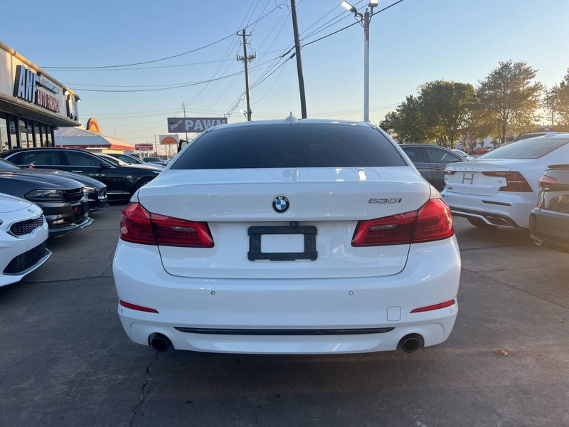 BMW 5 Series Vehicle Image 04