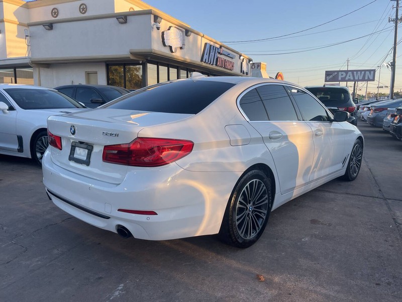 BMW 5 Series Vehicle Image 05