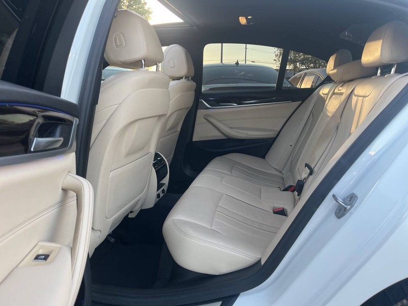 BMW 5 Series Vehicle Image 08