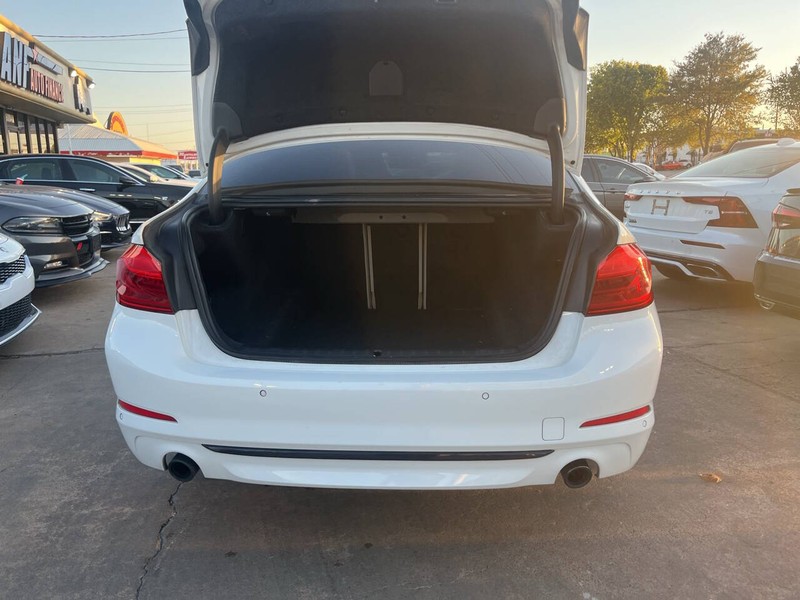 BMW 5 Series Vehicle Image 09