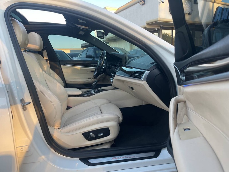 BMW 5 Series Vehicle Image 11