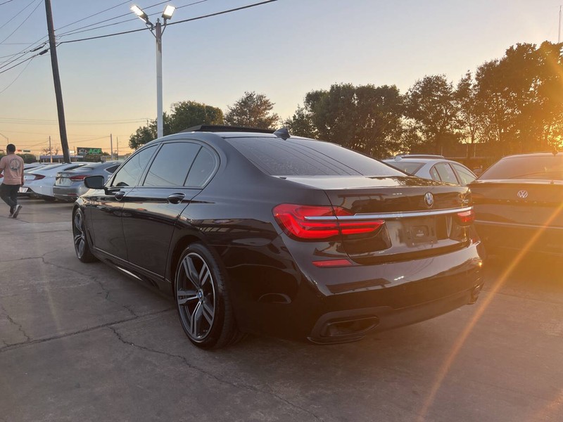 BMW 7 Series Vehicle Image 03