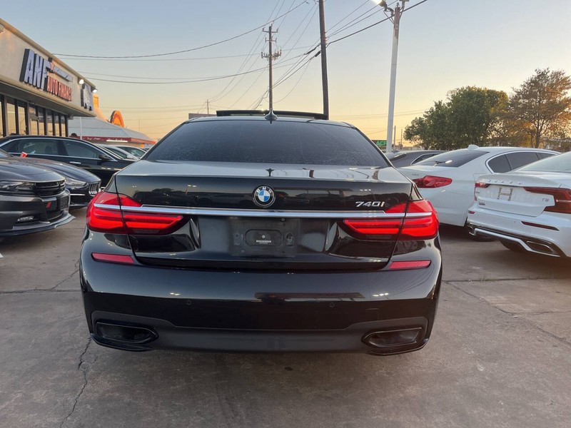 BMW 7 Series Vehicle Image 04