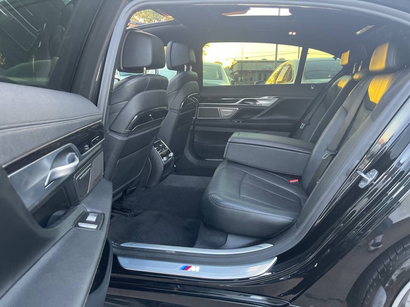 BMW 7 Series Vehicle Image 08