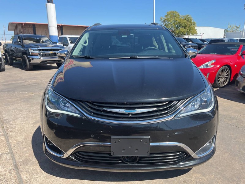 Chrysler Pacifica Vehicle Image 03