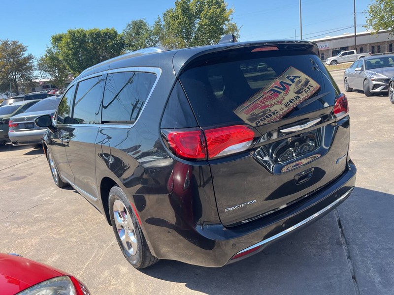 Chrysler Pacifica Vehicle Image 07