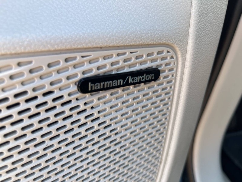 Chrysler Pacifica Vehicle Image 09