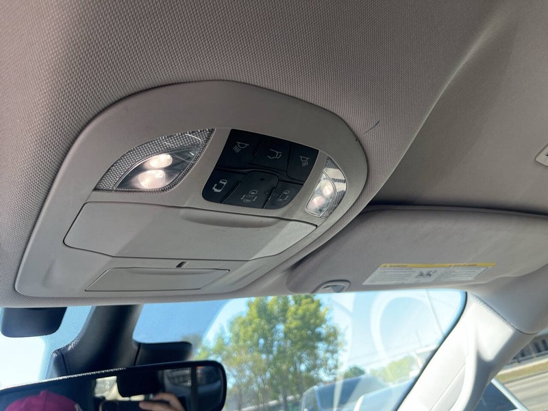 Chrysler Pacifica Vehicle Image 15